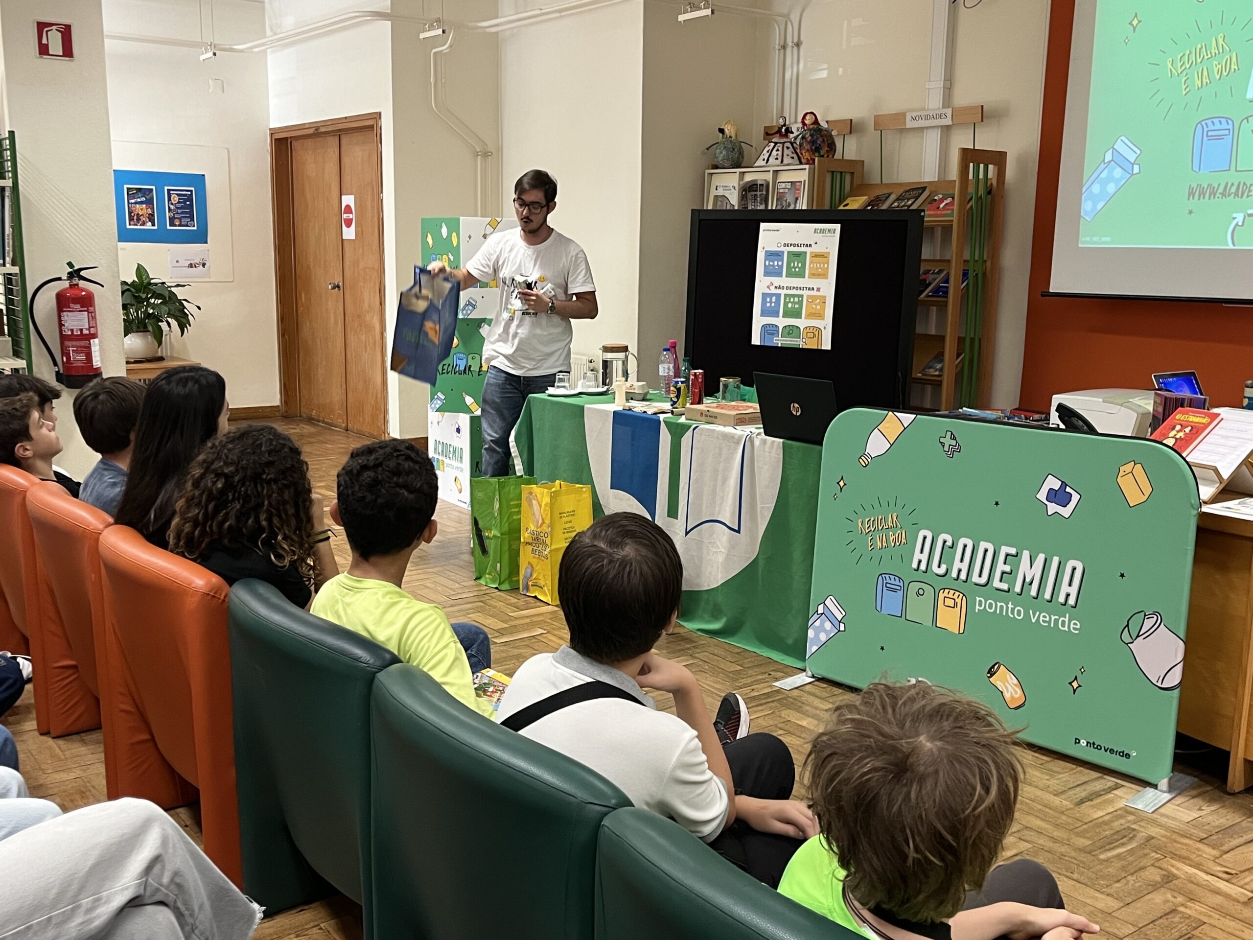 “Reciclar é na Boa”: Uma Abordagem Pedagógica Brilhante para a Consciência Ambiental