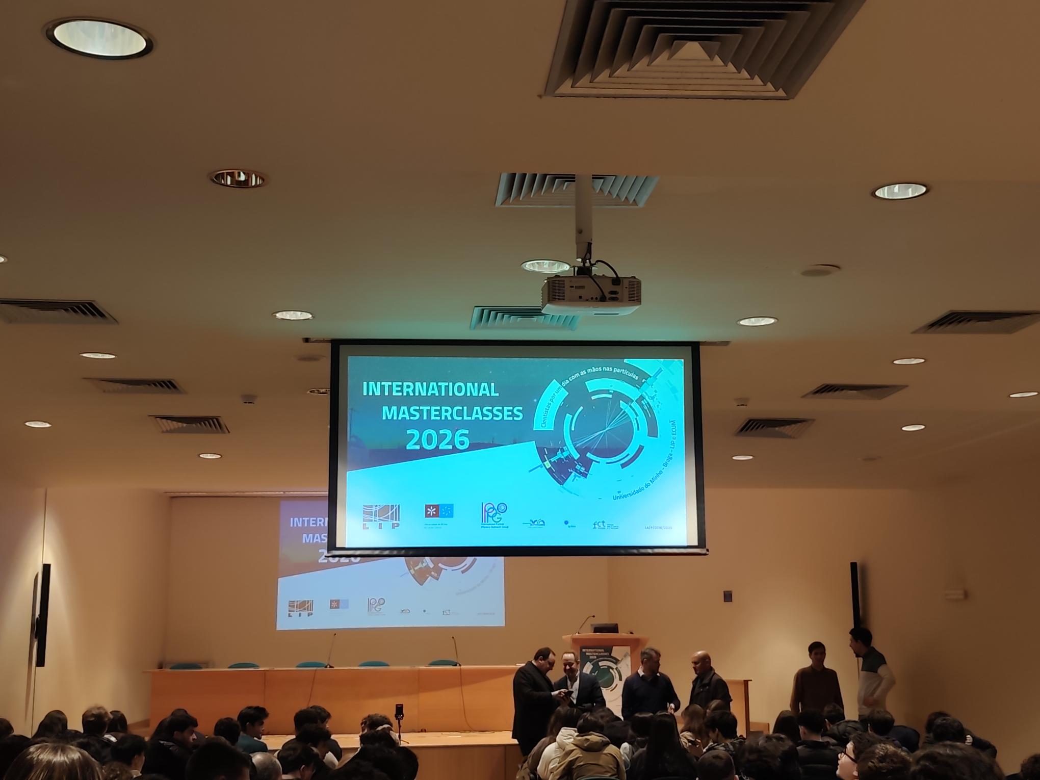Alunos do 12º Ano participam nas Masterclasses Internacionais em Física de Partículas