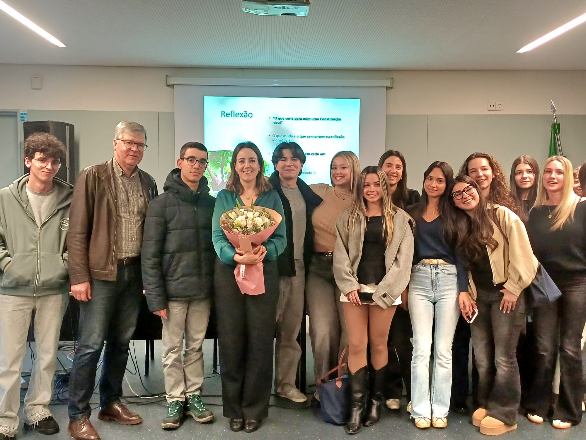 Palestra sobre os 50 anos da Constituição mobiliza comunidade escolar