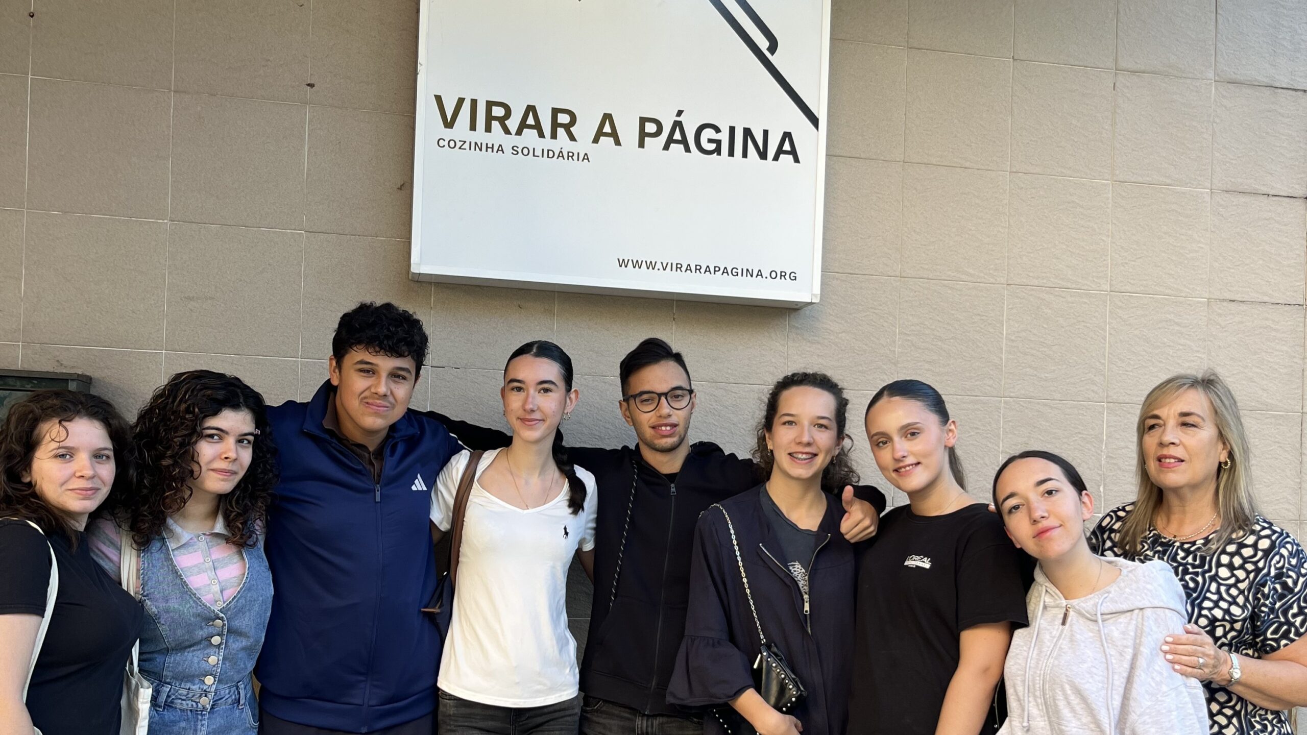 Alunos da ESCA levam a Ciência Política até à cozinha solidária da Associação Virar a Página